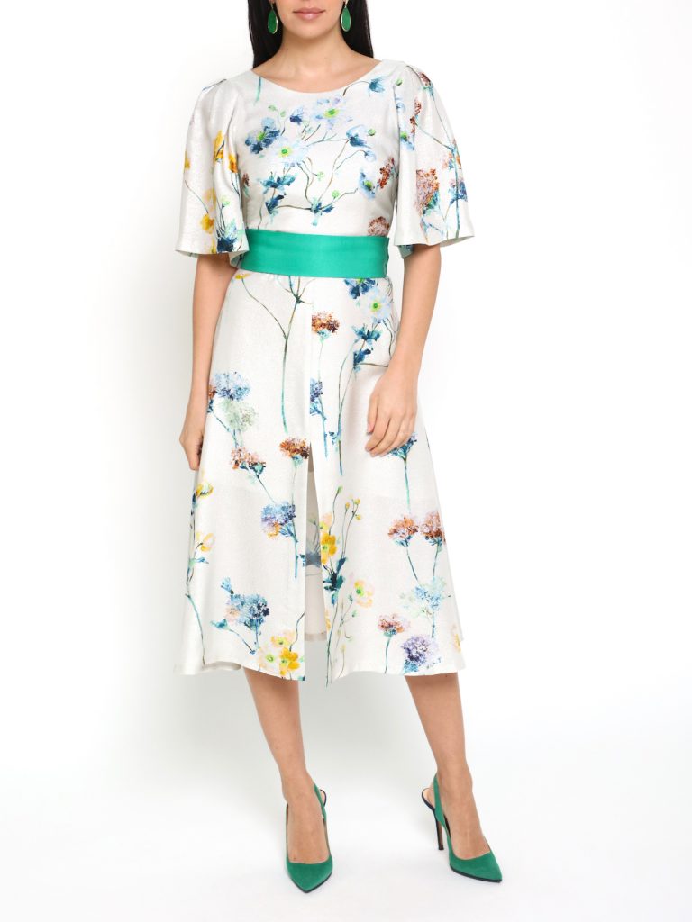 Stun this summer: luxury outfits for wedding guests Safiro