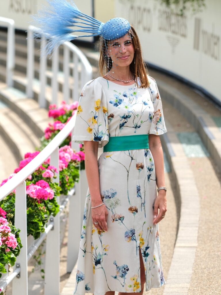 Sunshine and Style: Best Day Party Outfits for Women Safiro